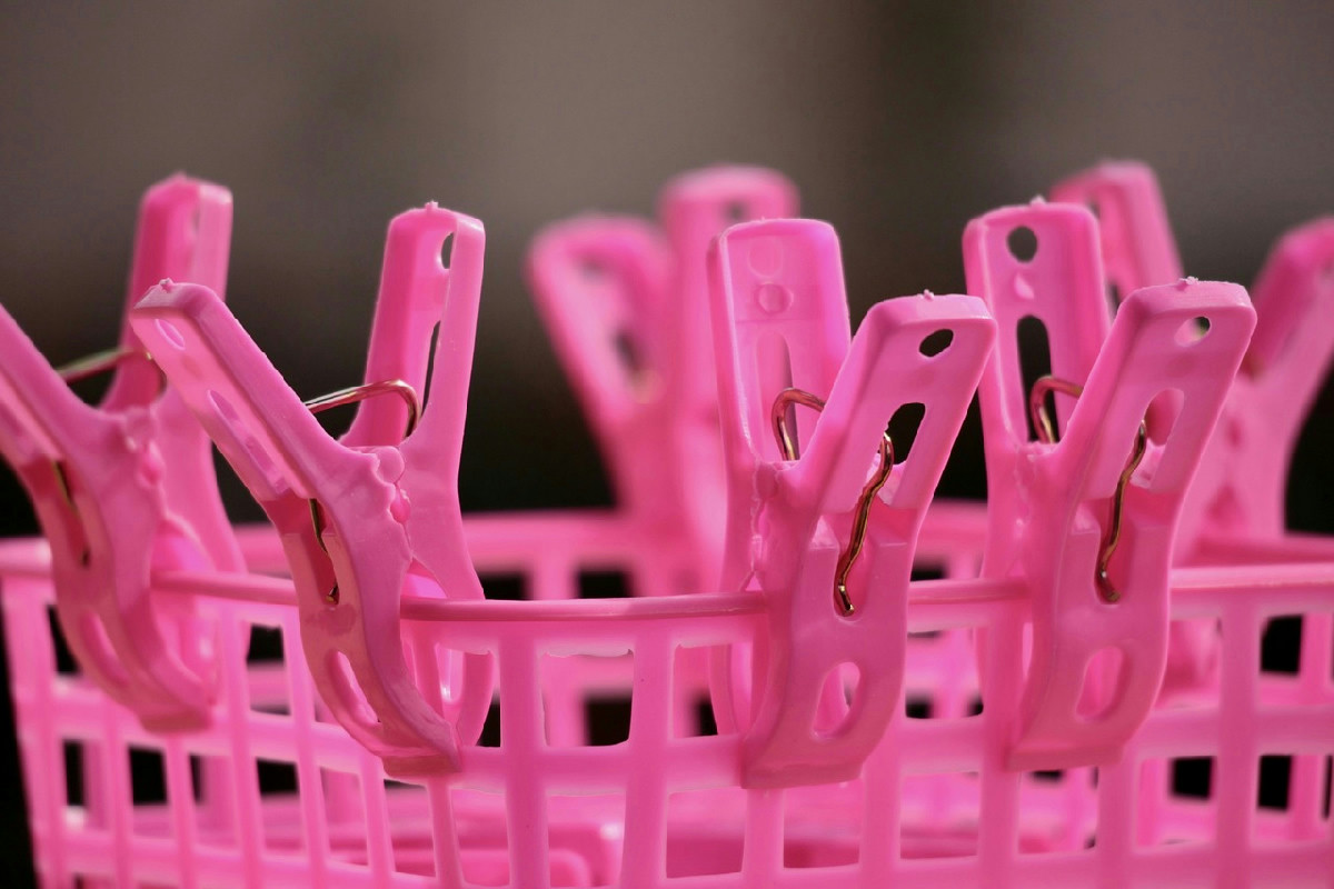 Forzare l’asciugatura dei vestiti in inverno con consigli efficaci per spazi chiusi e aperti