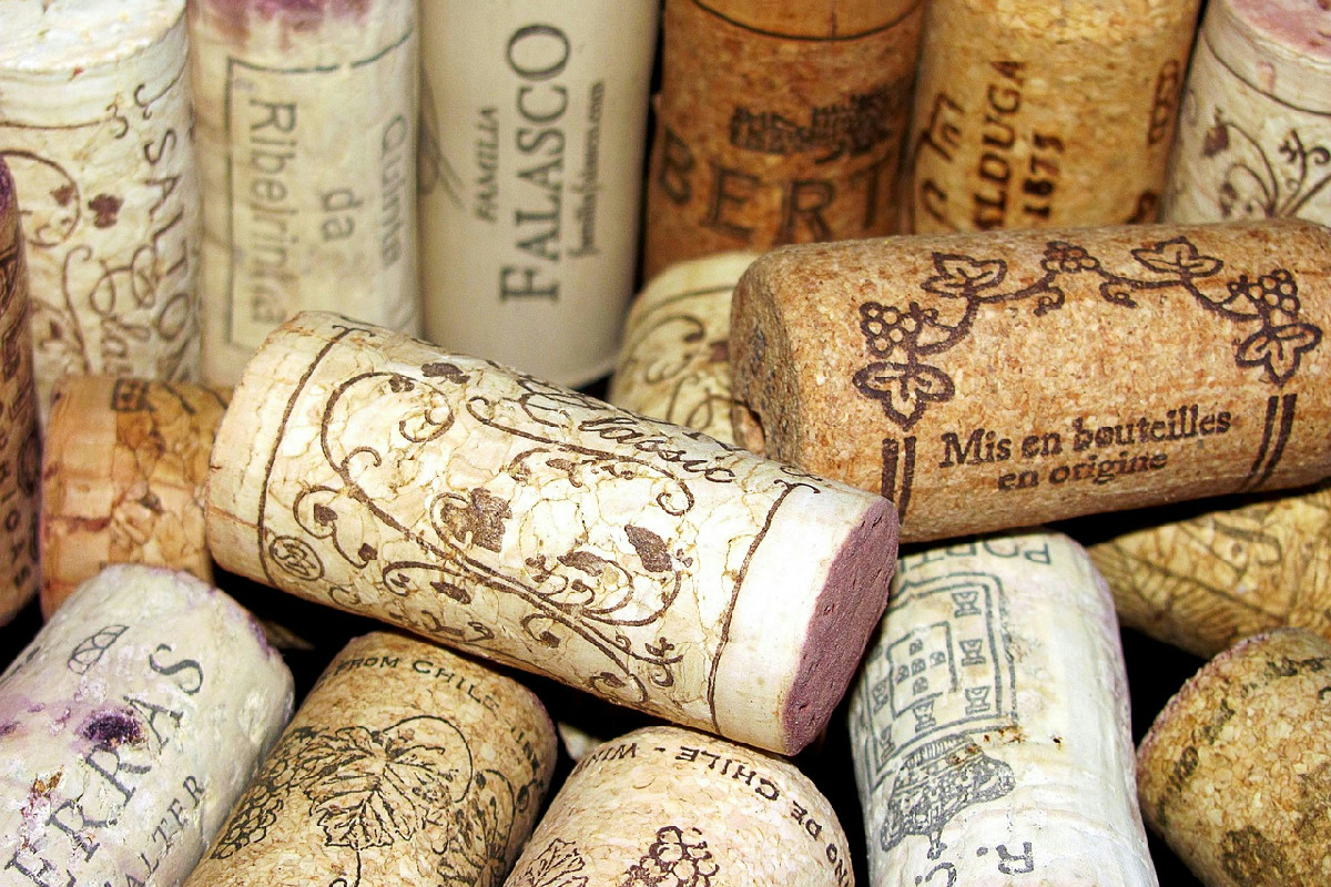 Il segreto dei tappi di sughero che rende l’ambiente domestico più caldo e invitante