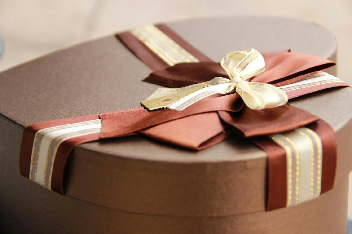 Tassa sui pacchi in arrivo: quando è obbligatorio pagare e come funziona il contributo richiesto