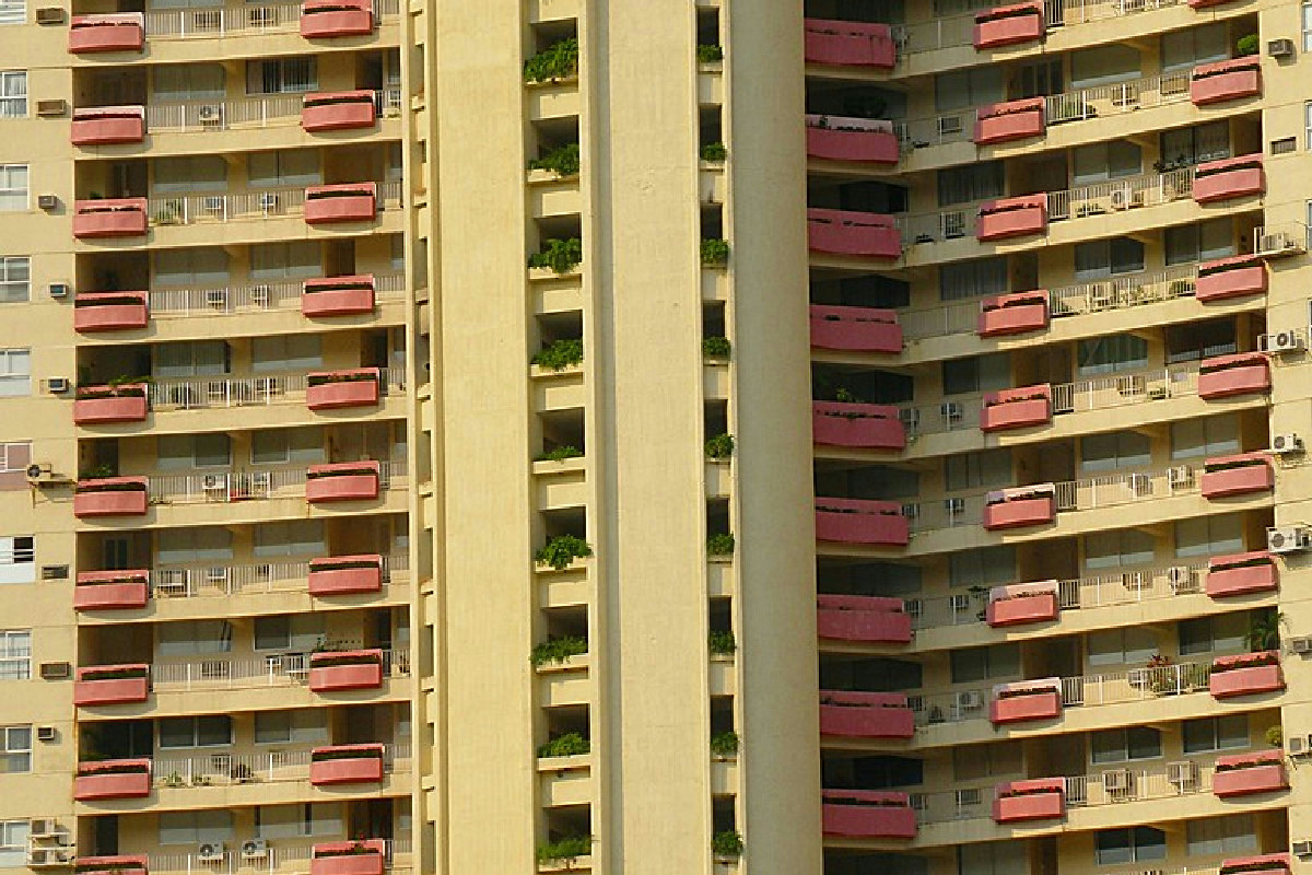 Un trilocale che offre una luminosità naturale e una sensazione di ampiezza sorprendente